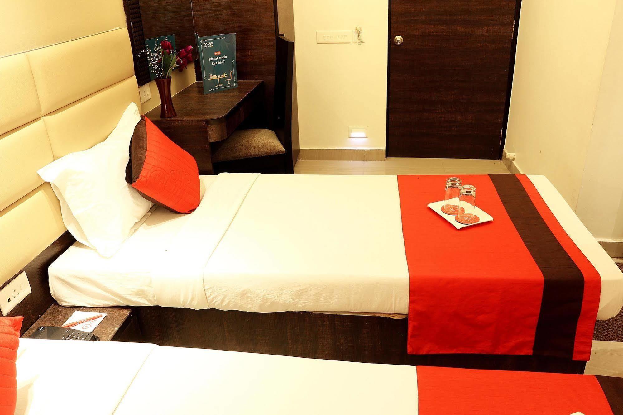 Crest Inn Kalkuta Zewnętrze zdjęcie